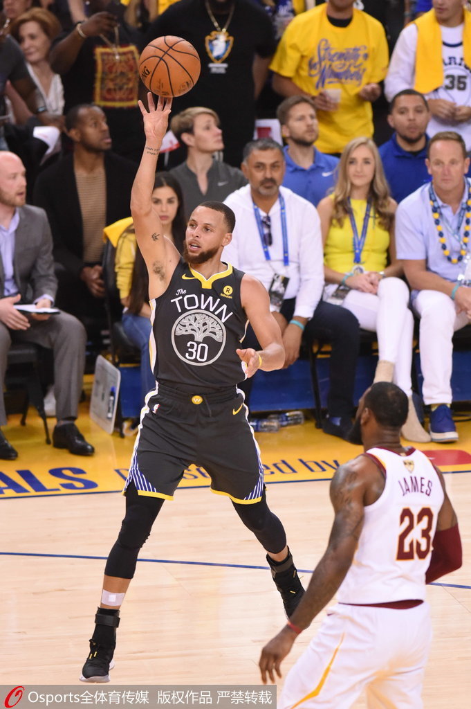 库里单场命中九记三分刷新勇士队史纪录    库里单场命中九记三分刷新勇士队史纪录